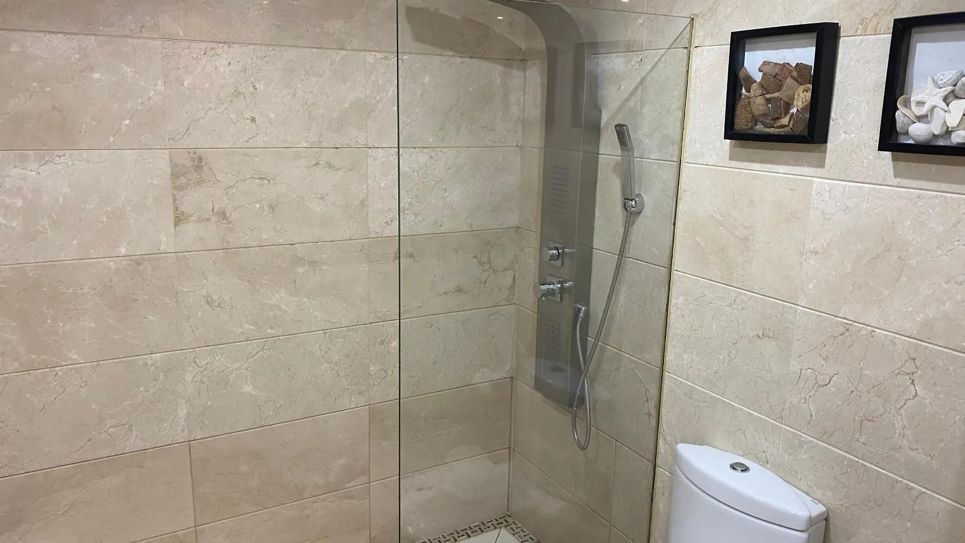Homestay Dama Suite Marbella Rooms